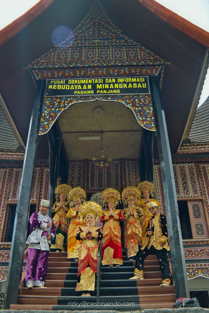 Rumah adat minangkabau1_edit]
