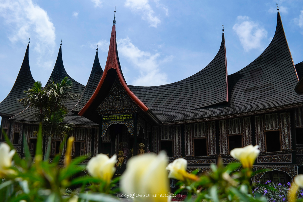 Rumah adat minangkabau_edit