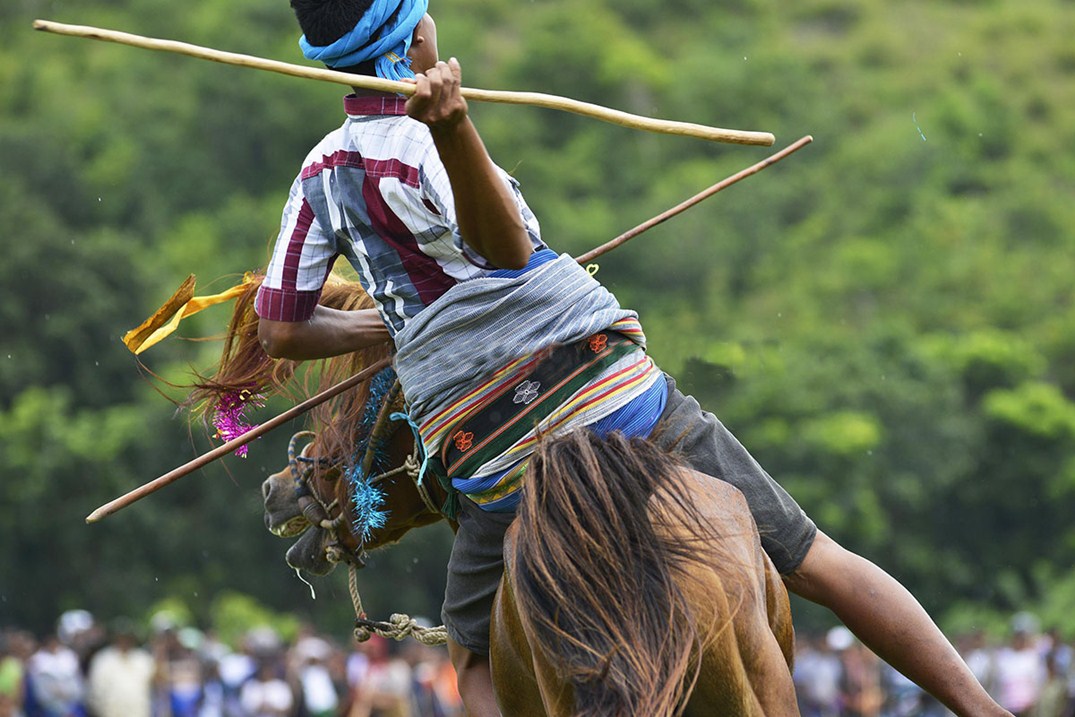 Foto Tradisi Sumba Pasola Nusa Tenggara Pesona Indonesia - fototrip 2