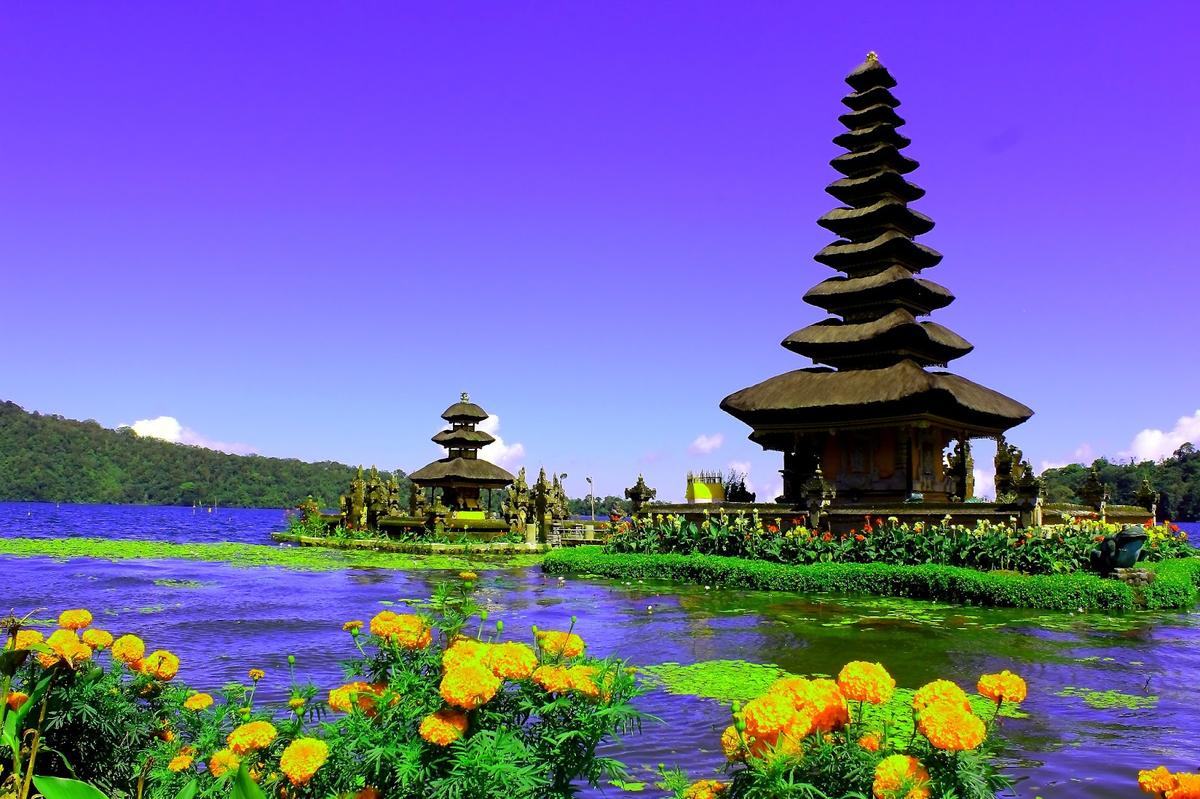 Culture Tradition Package Pesona Indonesia Slide Image