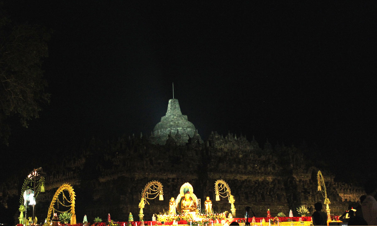 Paket Wisata 1000 Lampion Waisak Candi Borobudur Pesona Indonesia-Foto Trip 1