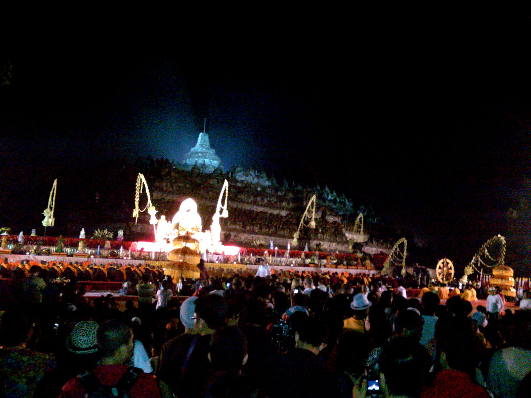 Paket Wisata 1000 Lampion Waisak Candi Borobudur Pesona Indonesia-Foto Trip 3
