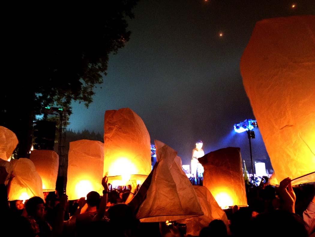 Paket Wisata 1000 Lampion Waisak Candi Borobudur Pesona Indonesia-Foto Trip 4