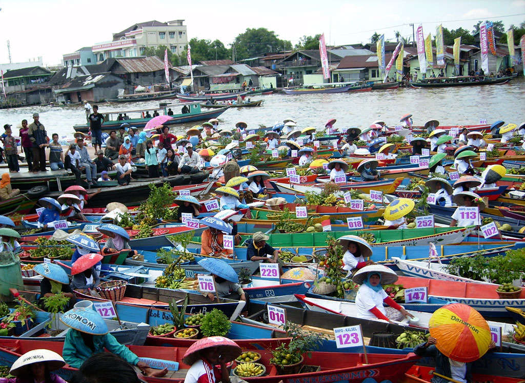 Paket-Wisata-Pasar-Terapung-Pesona-Indonesia---Foto-Trip-3