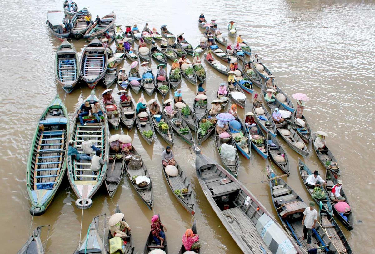 Paket-Wisata-Pasar-Terapung-Pesona-Indonesia---Foto-Trip-4