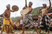 Paket Wisata Perang Pandan Tenganan Bali Pesona Indonesia - fototrip 3