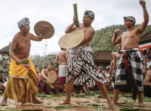 Paket Wisata Perang Pandan Tenganan Bali Pesona Indonesia - fototrip 3