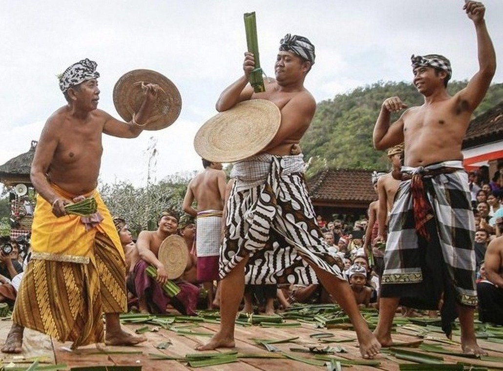 Paket Wisata Perang Pandan Tenganan Bali Pesona Indonesia - fototrip 3