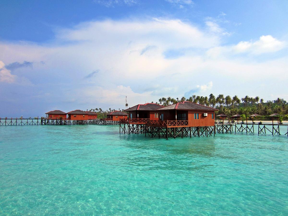 Paket Wisata Pulau Derawan Kalimantan Indonesia derawan