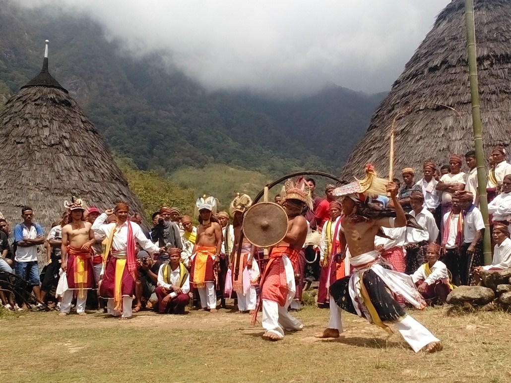 Paket Wisata Upacara Adat Penti Waerebo Flores Pesona Indonesia - fototrip 5
