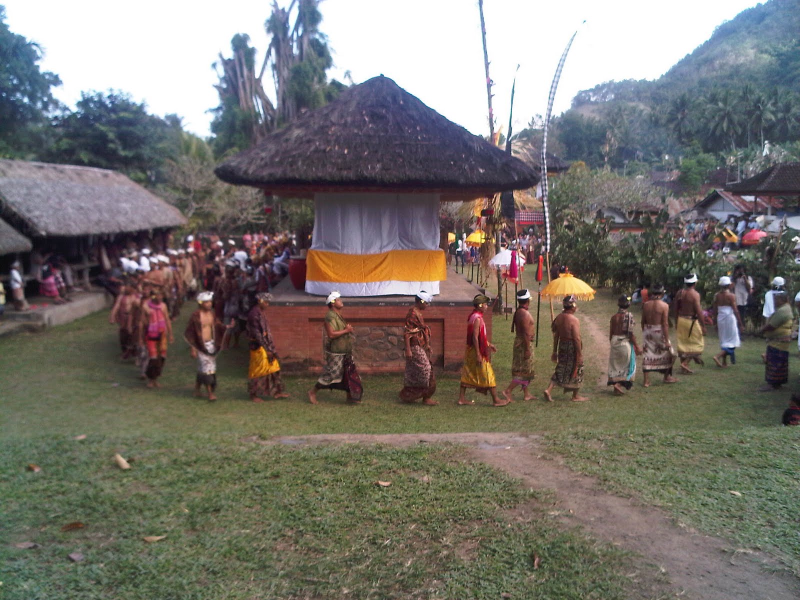 Perang Pandan Bali-bg