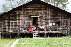 Rumah kaki seribu Arfak tour