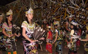 Suku Dayak Iban-bg