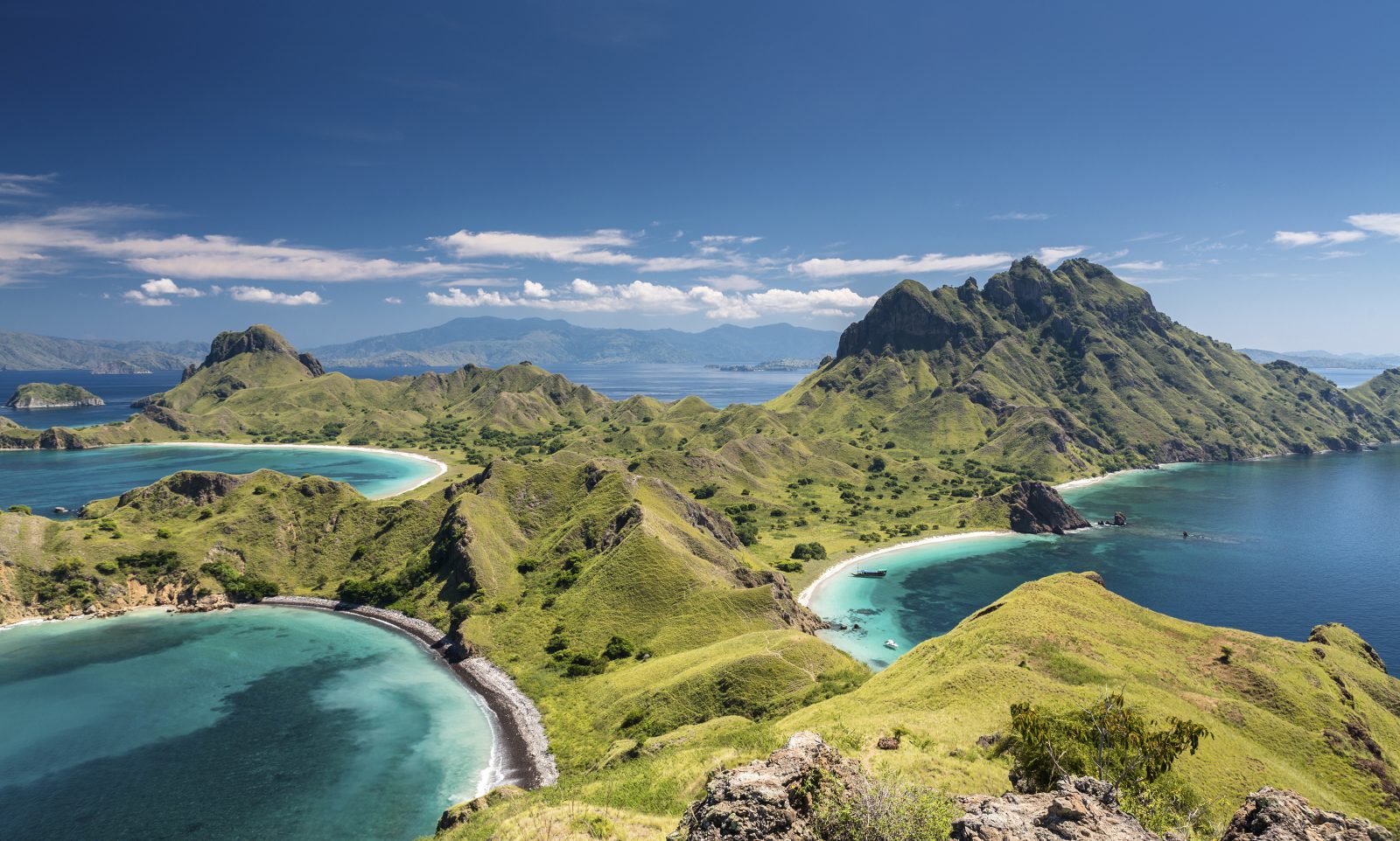 padar-island_open-trip_pesonaindo